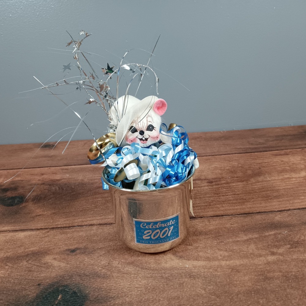 Annalee Dolls 2001 Celebrate Mouse in‎ Bucket New Year Decor Shelf Sitter